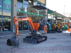 MINIESCAVATORE PLUSPOWER VTW-10 - PESO KG 860 - PRONTA CONSEGNA