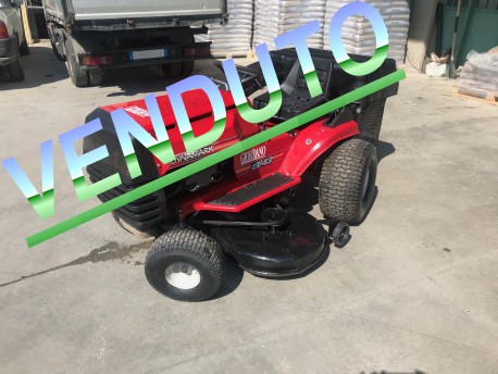 TRATTORINO RASAERBA USATO DYNAMARK 18/43 IDROSTATICO - 4 RUOTE STERZANTI - MOTORE BRIGGS & STRATTON HP 18 BICILINDRICO